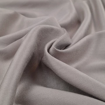 Viszkóz szatén, elasztikus - Tób/taupe színben Viszkóz szatén, elasztikus - Tób/taupe színben