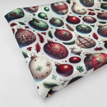 Karácsonyi szatén asztalterítő – Karácsonyi gömb mintával