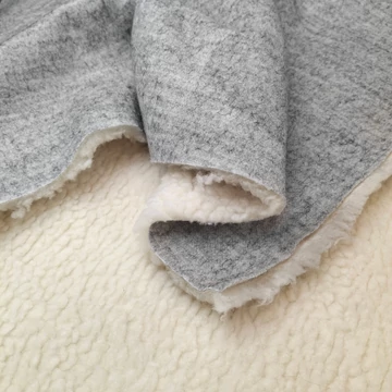 Műszőrme - Törtfehér-szürke színben, kétoldalas