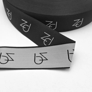 Gumiszalag 'PZ' – Puha ruhagumi felirattal, fekete színben, 46mm, 50m, bontatlan tekercs