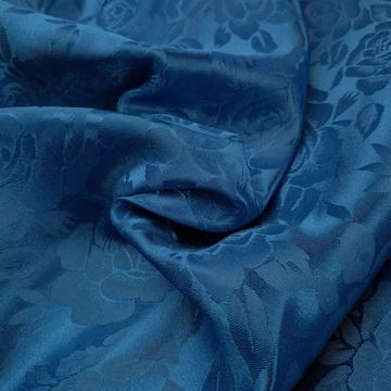 Jacquard 313 – Nagyméretű rózsa mintával, kék színben