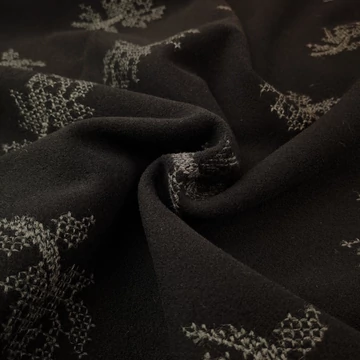 Kabátszövet - Keresztszemes hímzett virág mintával, gyapjú