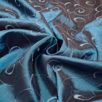 Taft – Kék színben, hímzett mintával