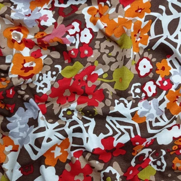 Viszkóz jersey - Tarka virágos mintával, piros-barna