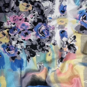 Viszkóz jersey - Tarka absztrakt háttérrel és rózsás mintával