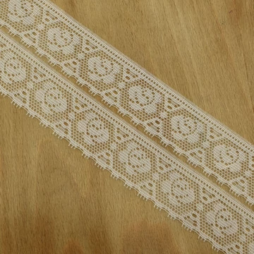 Csipke szalag – Vajszínű műszál csipke hatszöges virágos mintával, 4cm