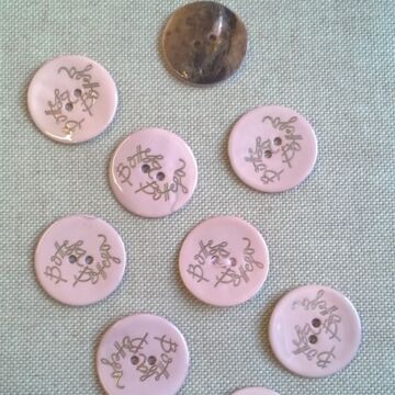 Kagyló gomb – Rózsaszín színű porcelán bevonattal, Bottega