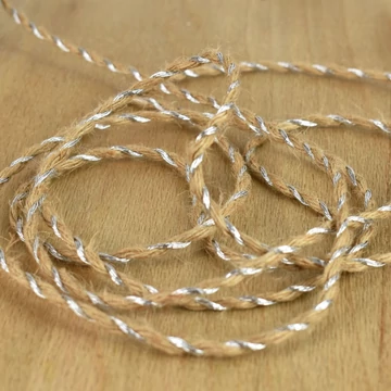 Juta zsinór– Nyers színben, lurex szállal, 4mm Juta zsinór– Nyers színben, lurex szállal, 4mm