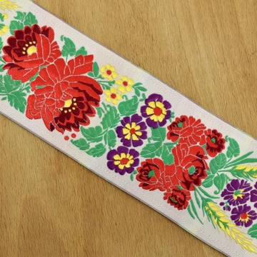 Hímzett szalag – Matyó mintával, fehér alapon, 7cm
