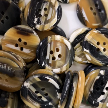 Műanyag gomb – Kabátgomb fekete és sárga színben, négylyukú, 25mm
