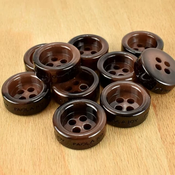 Műanyag gomb – Barna-fekete márványos mintával, négy lyukú, 28" Műanyag gomb – Barna-fekete márványos mintával, négy lyukú, 28"