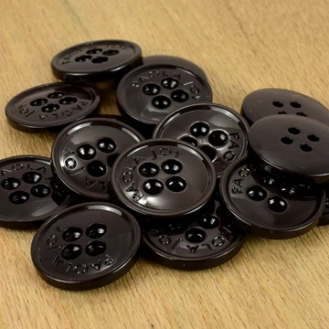 Műanyag gomb – Fekete színben, PAOLA JOY, négy lyukú, 36" Műanyag gomb – Fekete színben, PAOLA JOY, négy lyukú, 36"