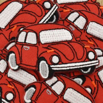 Vasalható ruhamatrica –  Piros bogárhátú autó