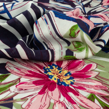 Viszkóz selyem – Fehér alapon kék pálmalevél és virág mintával