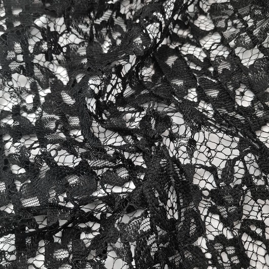 Pliszírozott csipke - Fekete színben, bordűrös