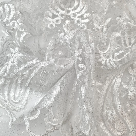 Bordűrös csipke – Fehér színben, gyöngyös, glitteres (DIÁNA)
