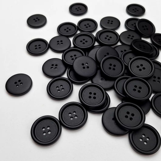Műanyag gomb, öltönygomb, MISTER – Fekete színben, négylyukú, 40" (10)