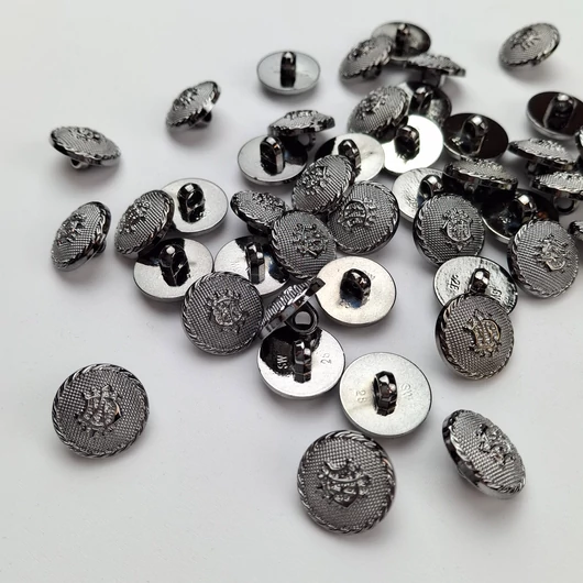 Műanyag gomb, SILVER  – Ékszergomb/címeres gomb antik ezüst színben, 28" (8106)