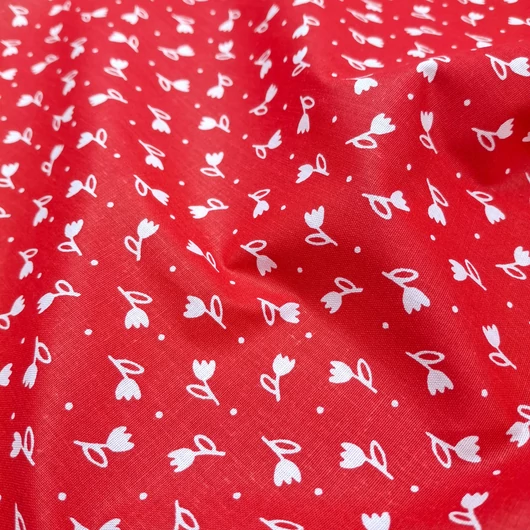 Pamutvászon, nyomott – Kékfestő, fehér tulipán és apró pont mintával, piros