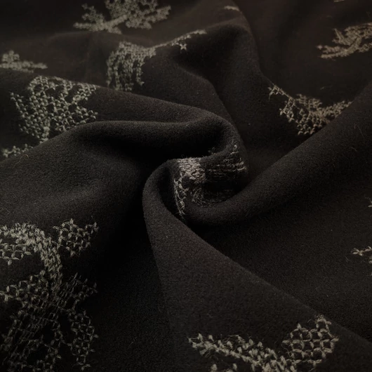 Kabátszövet - Keresztszemes hímzett virág mintával, gyapjú