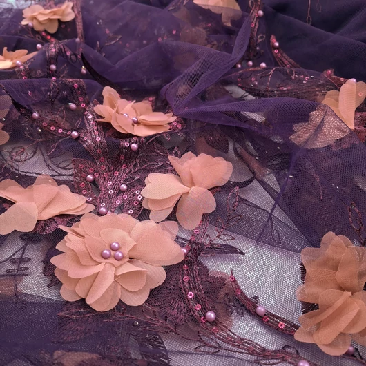 3D Alkalmi tüll – Lila alapon mályva virágokkal, gyöngyös