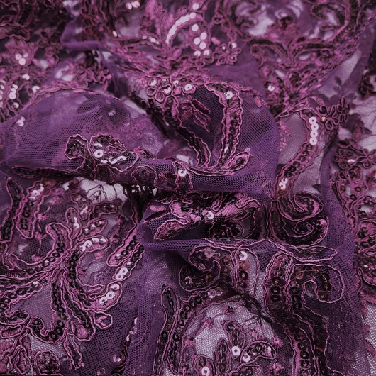 Bordűrös csipke – Padlizsán színben, zsinóros mintával (LAURA)