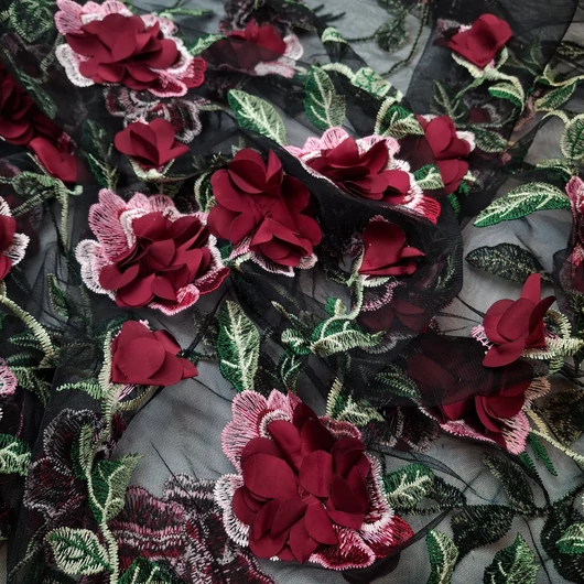 3D Alkalmi tüll – Fekete alapon bordó virágokkal