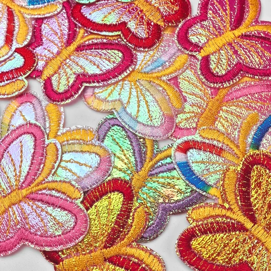 Vasalható ruhamatrica - Irizáló pillangó, rózsaszínes árnyalatban