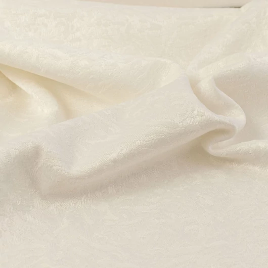 Jacquard – Tört fehér színben, sűrű mintával