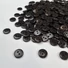 Kép 2/2 - Inggomb –  Fekete színben, kétlyukú, 12mm