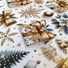 Kép 3/4 - Karácsonyi szatén – Arany díszdoboz mintával (8)