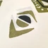 Kép 2/3 - Műszálselyem - Zöld geometrikus mintával