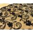 Kép 6/6 - Bordűrös tüll csipke – Fekete színben, apró 3D-s virág mintával