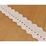 Kép 3/3 - Csipke szalag – Fehér madeira csipke kis körös mintával, 2,2cm (0104)