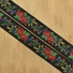 Kép 1/3 - Hímzett szalag – Matyó mintával, fekete alapon, 5cm