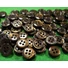 Kép 3/3 - Inggomb – Gyöngyházfényű sötétbarna színben, négylyukú, 10mm
