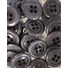 Kép 2/3 - Műanyag gomb – Kabátgomb szürke színben, négylyukú, 28mm