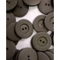Kép 2/3 - Műanyag gomb – Keki zöld gomb matt színben, kétlyukú, 30mm
