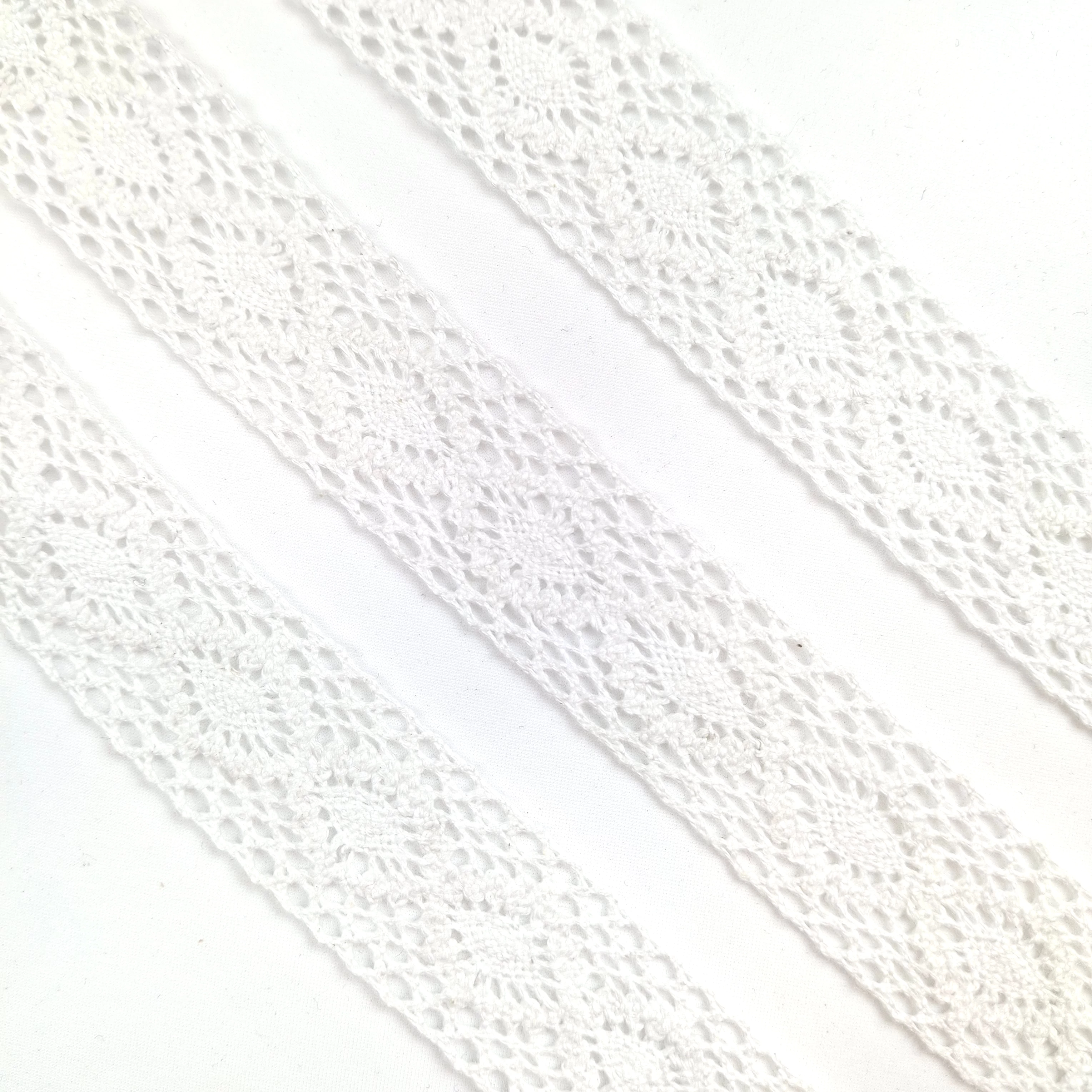 Csipke szalag – Fehér színű pamutcsipke, 2 cm (1242A)