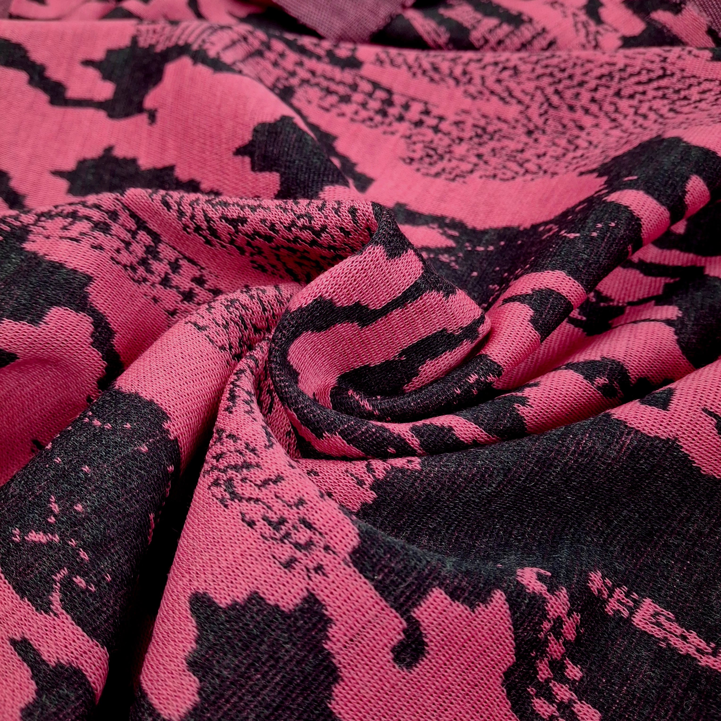 Kötött anyag  – Pink-fekete, gyapjú