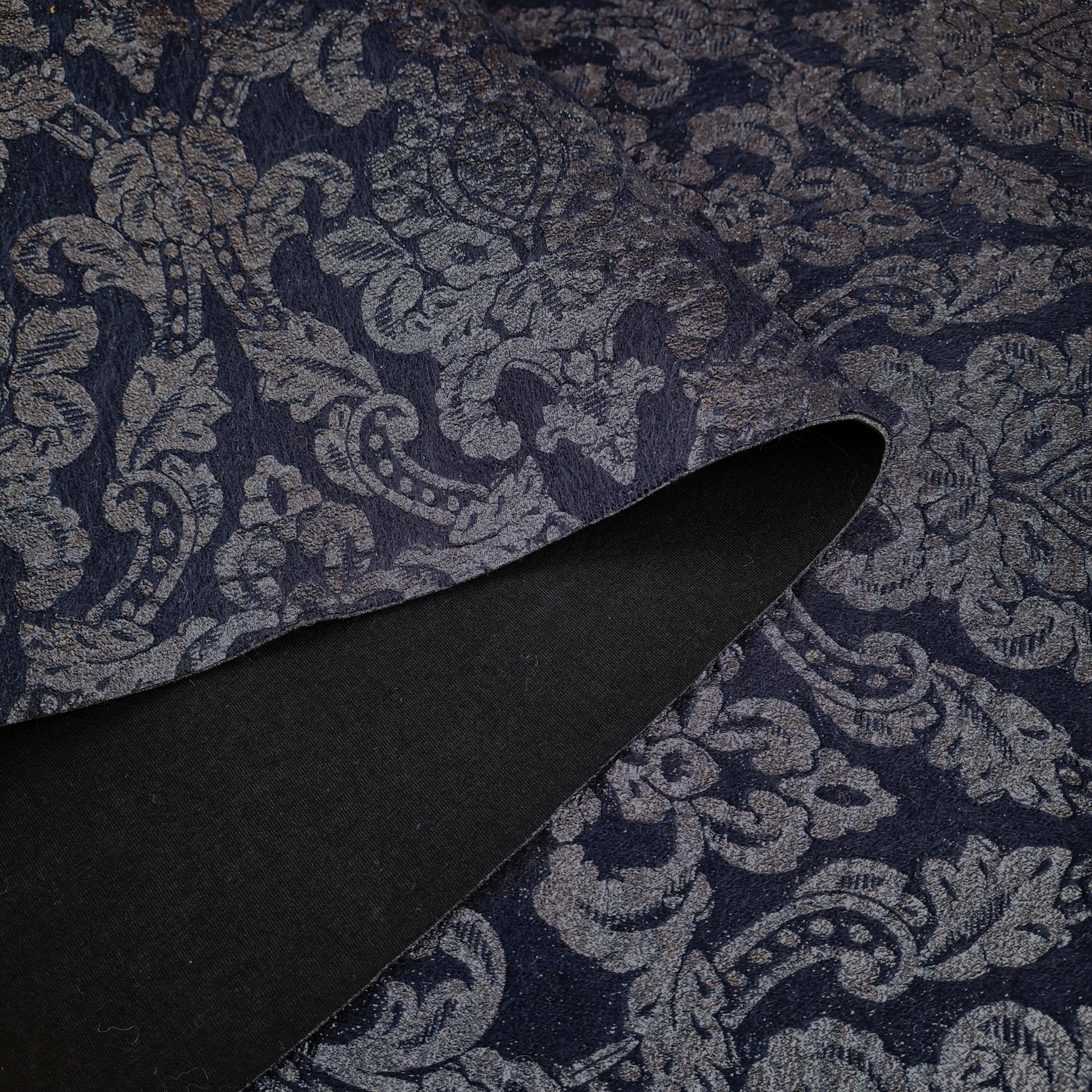 Neoprén - Sötétkék alapon barokkos mintával/fekete színben, kétoldalas, rugalmas, 2mm