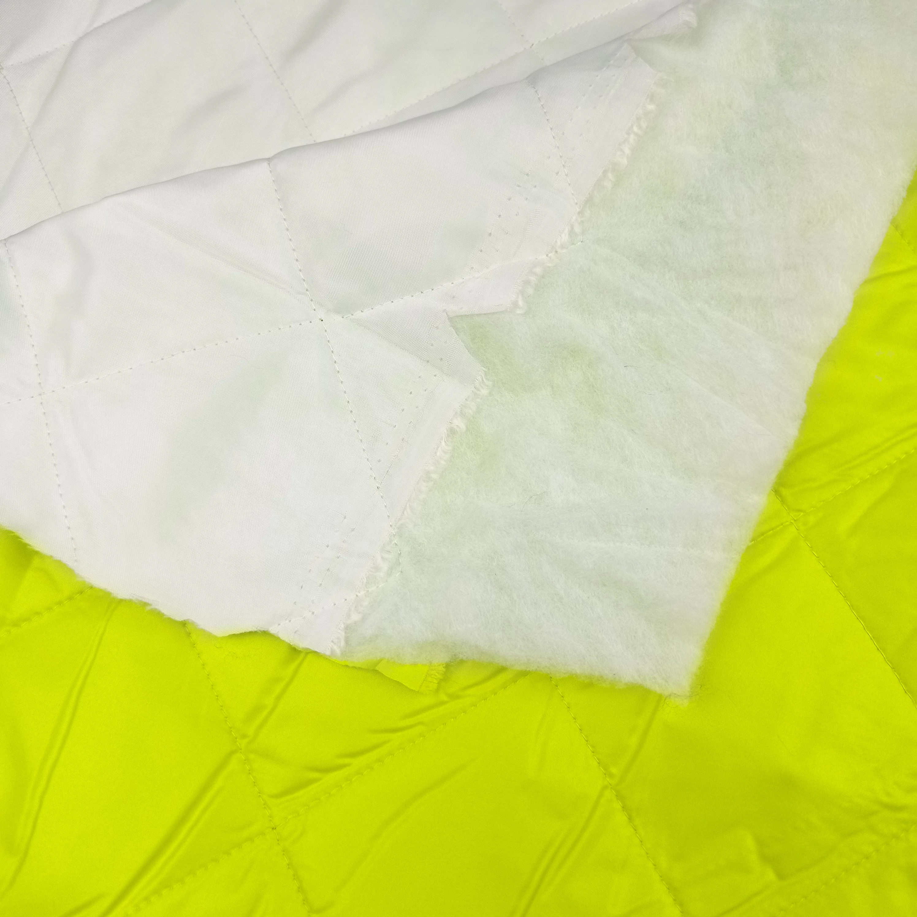 Steppelt anyag – Neon zöld-fehér színben, kétoldalas, vízlepergető (4)