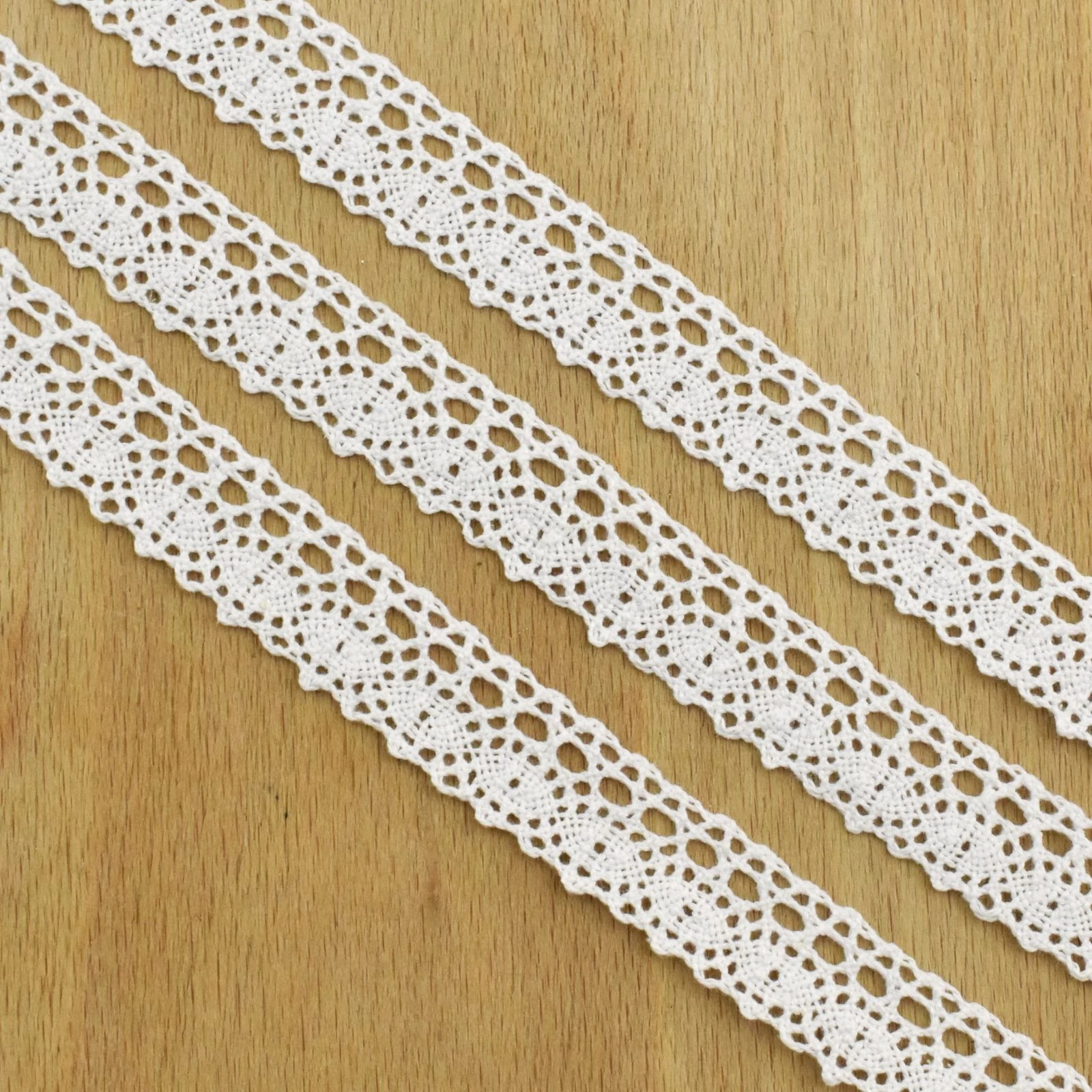 Csipke szalag – Fehér színű pamut csipke, 1,7cm (1176)