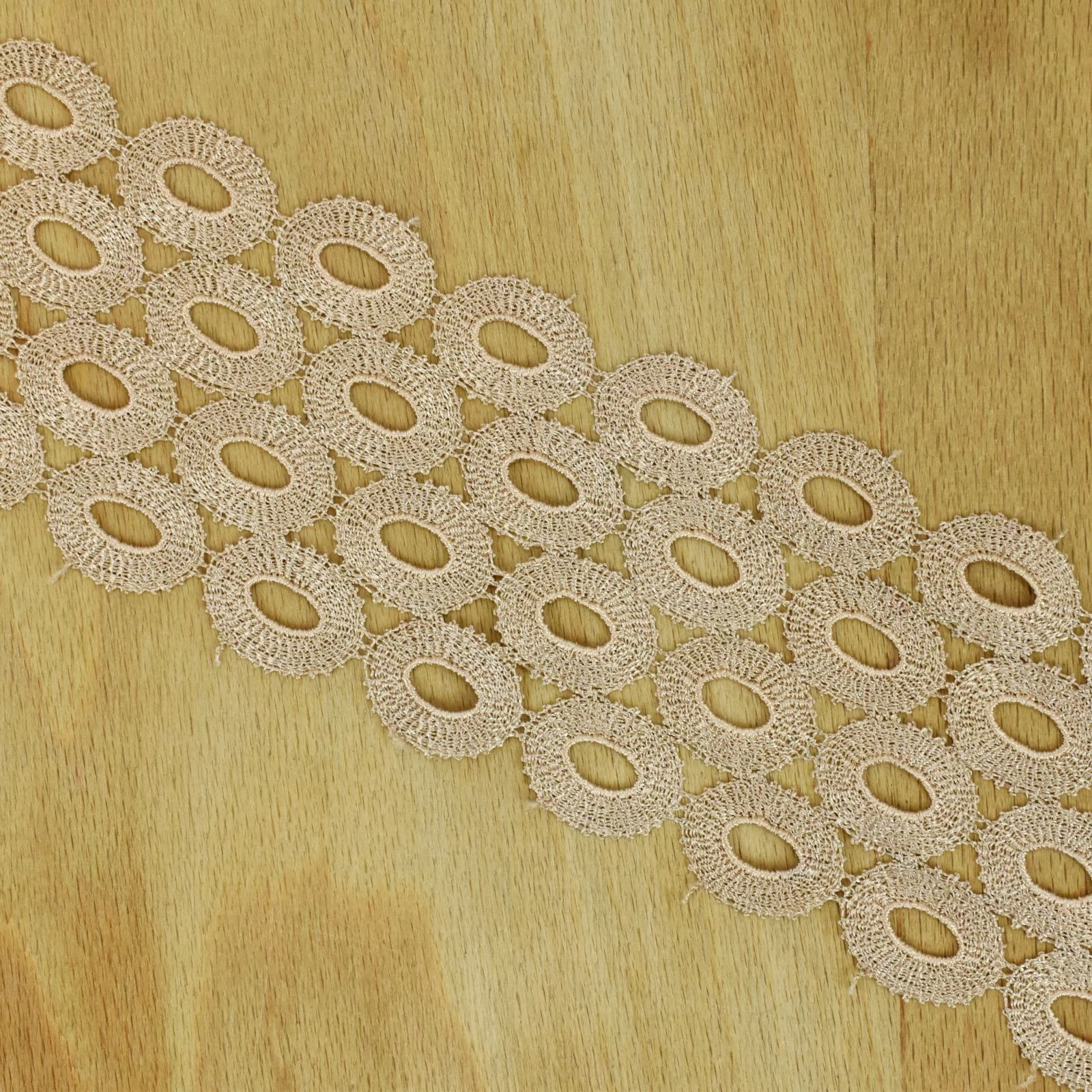 Csipke szalag – Körös mintával, bézs, 7,5cm