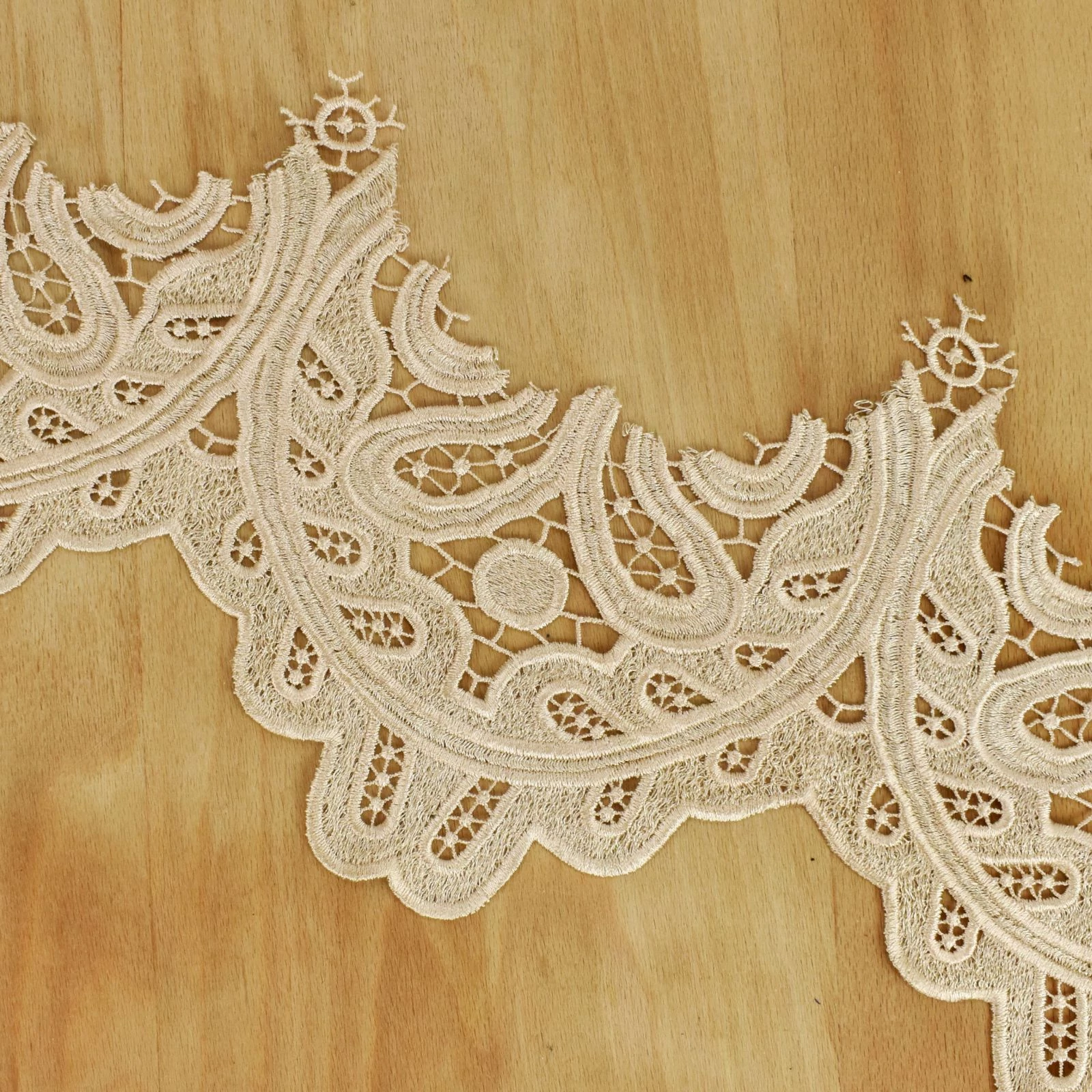 Csipke szalag – Horgolt hatású, bézs színben, 19cm