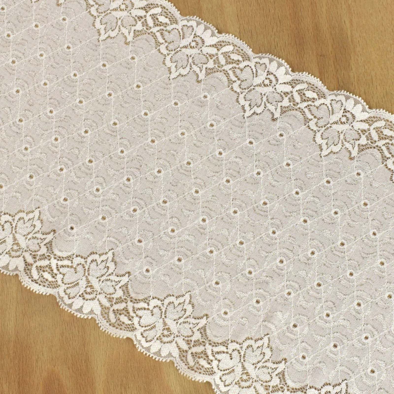 Csipke szalag – Tört fehér színben, elasztikus, 22cm