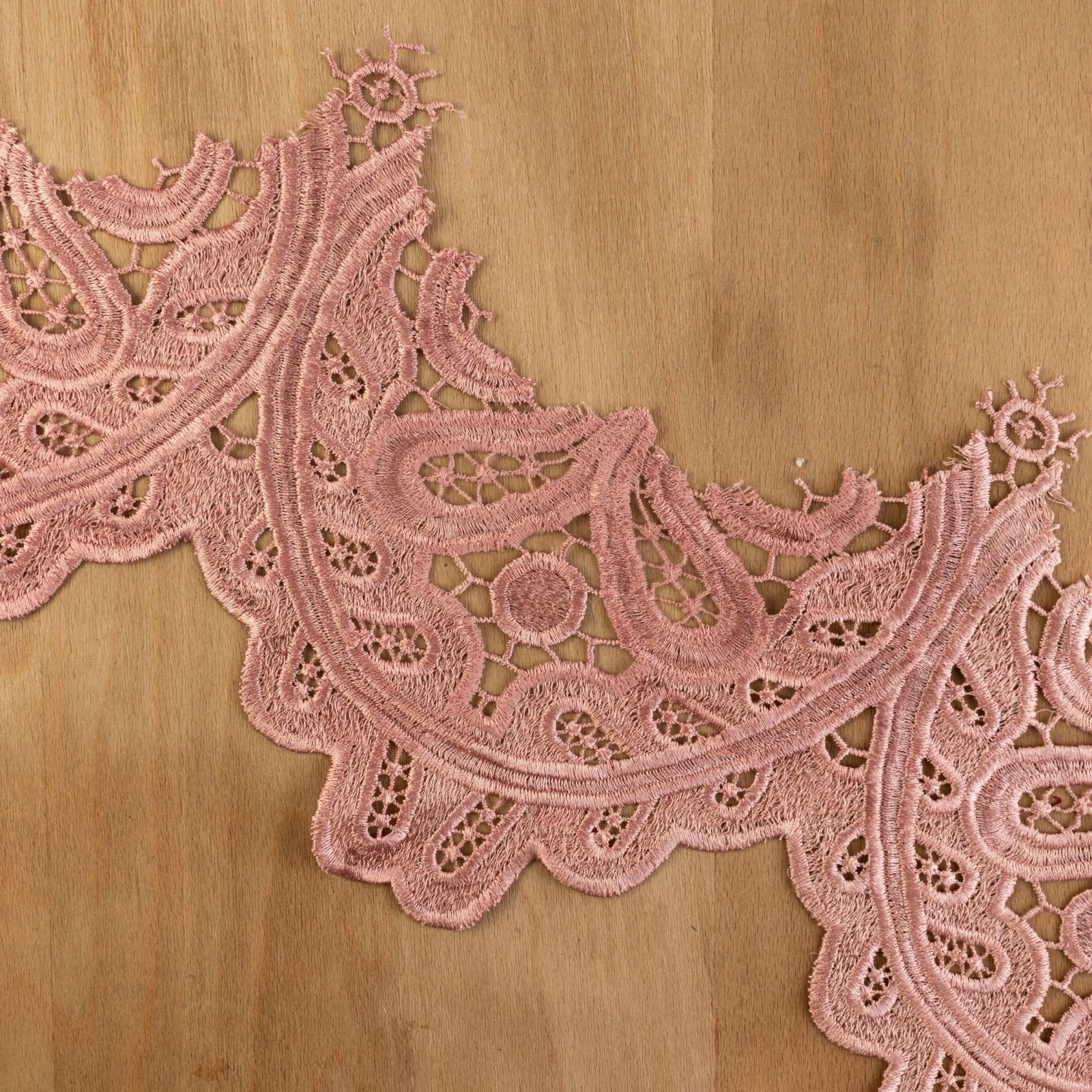 Csipke szalag – Horgolt hatású, mályva színben, 19cm