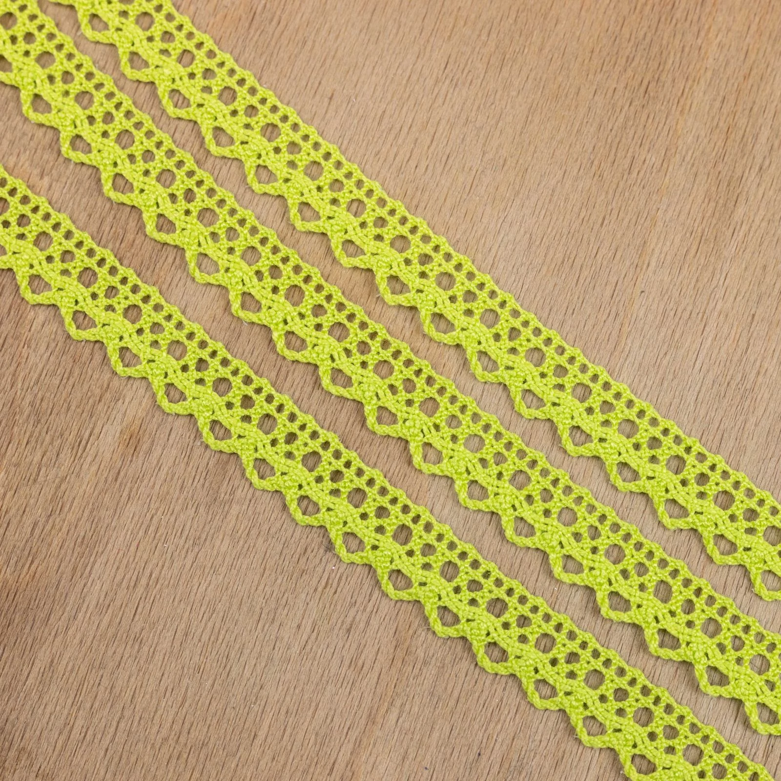 Csipke szalag – Kivizöld színű pamutcsipke, 1,2cm
