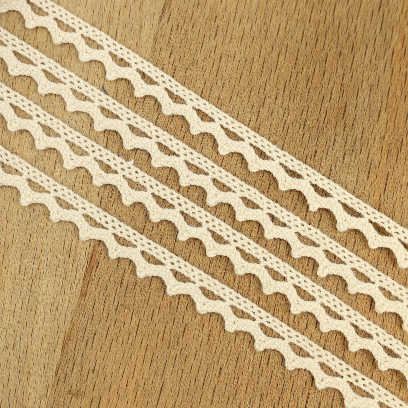 Csipke szalag – Vajszínű pamutcsipke, 0,7cm