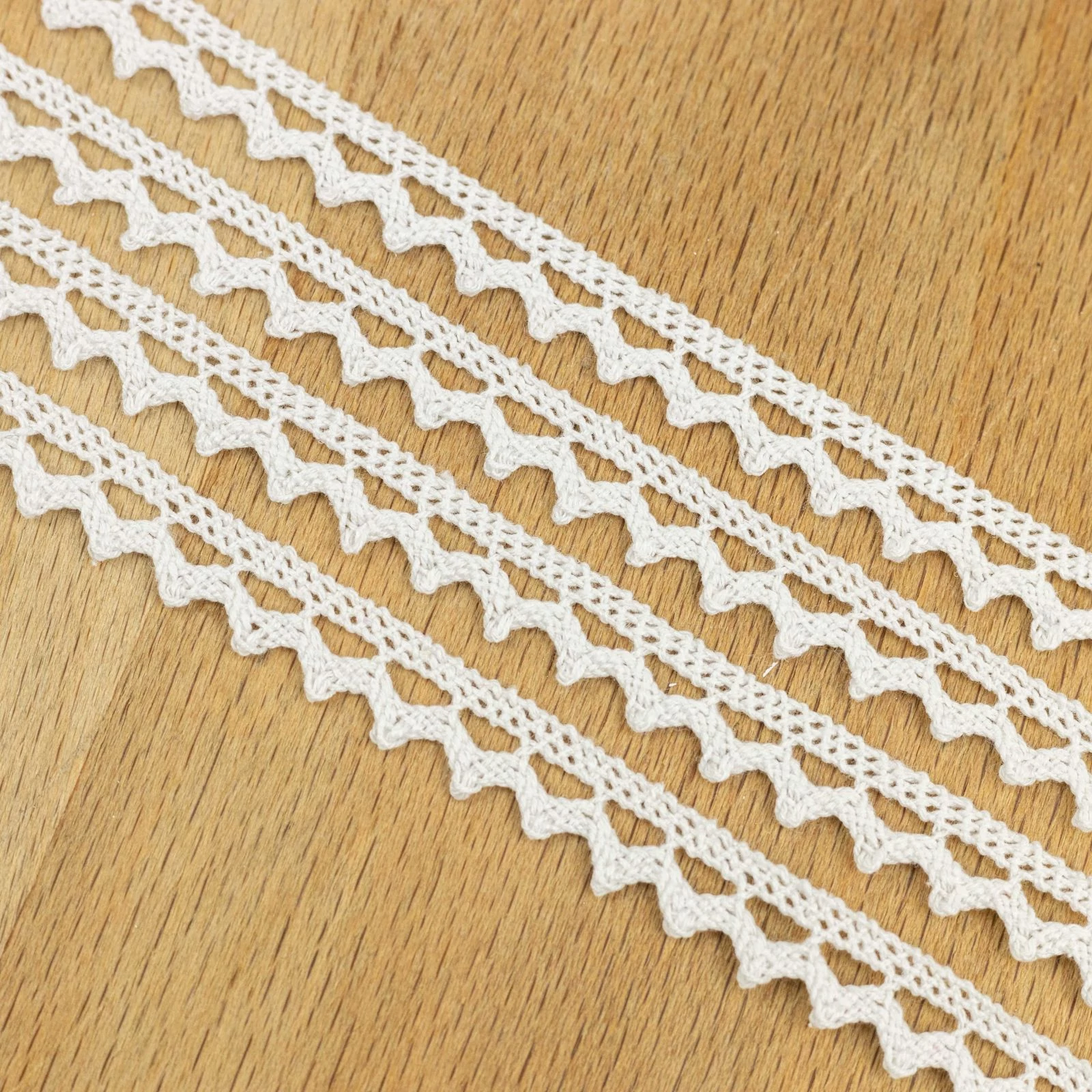 Csipke szalag – Fehér színű pamutcsipke, 0,7cm